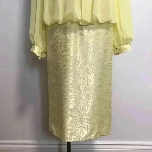 ‼️SALE‼️ 2/$25 Stunning Vintage Yellow Dress - Picture 4 of 9